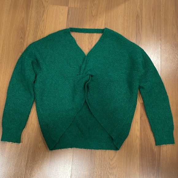Akira cropped green sweater size M/L - Picture 3 of 4